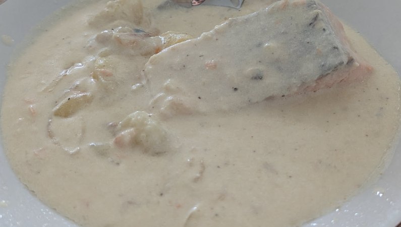 Lohikeitto (sopa de salmón)